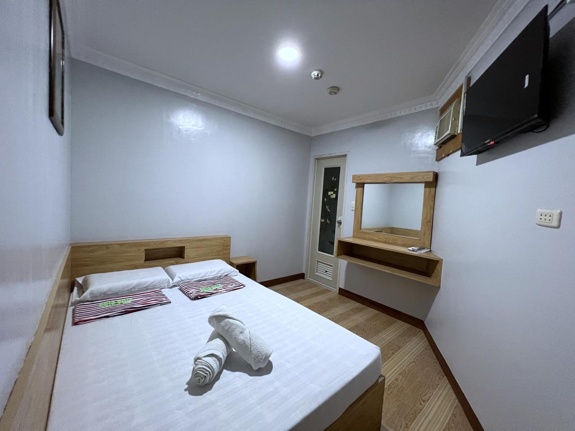 Ging-Ging Tourist Inn Badian Buitenkant foto
